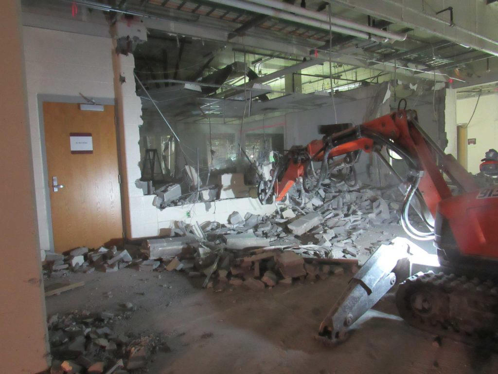 Cómo EcoServeis se asegura de que todos los residuos de derribos y demoliciones interiores sean gestionados adecuadamente